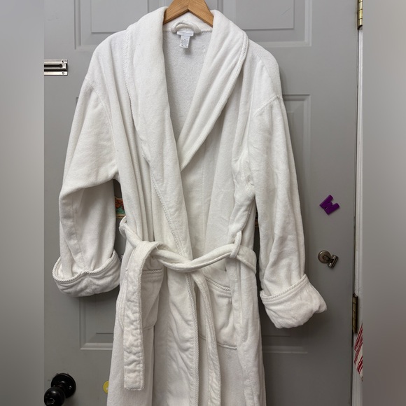 Luxurious White 100% Cotton Women's Plush Robe - Picture 5 of 6